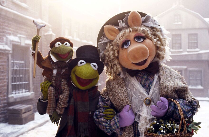 The Muppets as characters from A Christmas Carol, featuring Kermit the Frog and Miss Piggy. 