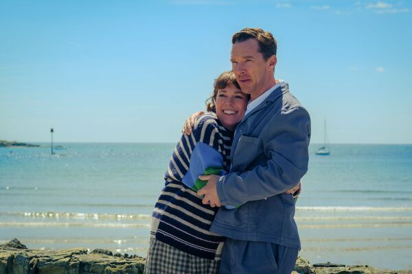 A couple embrace at the seaside. 