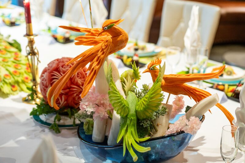Table decorations shaped like birds