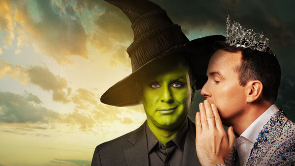 Matt forde as Galinda whispering into the ear of Matt Forde as Elphaba