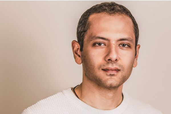 Headshot of author and journalist Omar El Akkad.