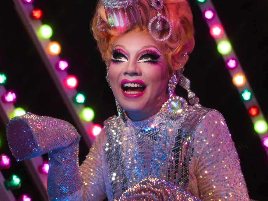 Ginger Johsnon with glittery hooves 