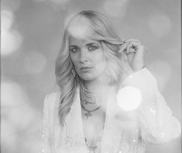 Black and white image of Elles Bailey 